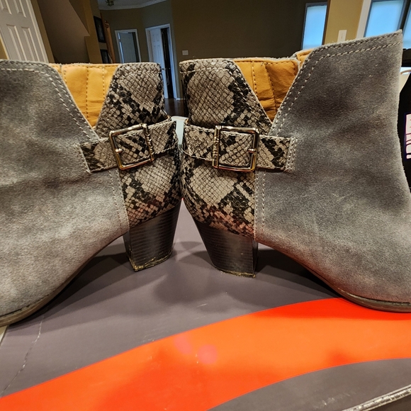 Vionic Naomi Suede Snake-Print Water-Resistant Boots Size 11 - Picture 2 of 9
